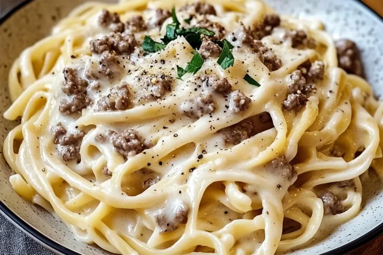 Creamy Ground Beef Alfredo Pasta – Hearty & Easy Comfort Food Recipe 1 creamy Alfredo pasta with savory ground beef