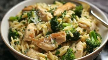 Orzo with chicken and broccoli