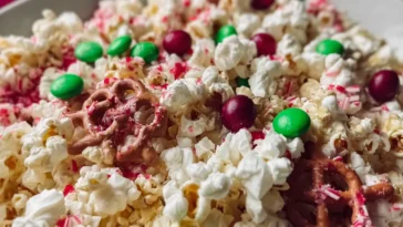 Delicious Christmas Popcorn in a Cheerful Bowl