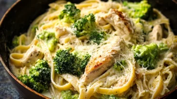 Crock Pot Chicken Alfredo with Broccoli in a Creamy Sauce
