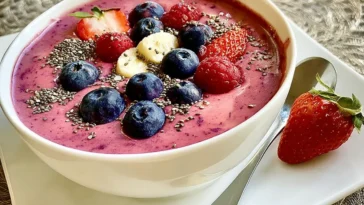 Berry Banana Smoothie Bowl in a Vibrant Bowl