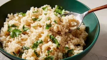 Delicious Copycat Chipotle Cilantro Lime Brown Rice