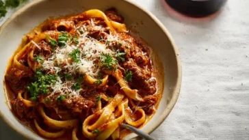 Delicious Quick Lamb Ragù Served with Pasta