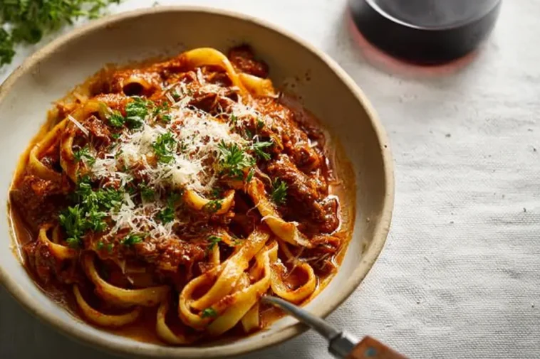 Delicious Quick Lamb Ragù Served with Pasta