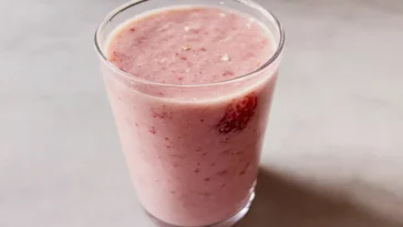 Strawberry Oatmeal Breakfast Smoothie in a Glass