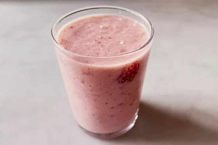 Strawberry Oatmeal Breakfast Smoothie in a Glass
