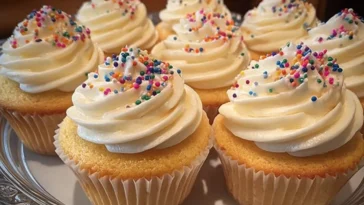 Delicious Vanilla Cupcakes - Perfect for Any Celebration