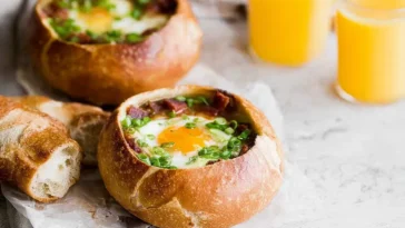 Colorful Breakfast Egg Bread Bowls Ready to Delight