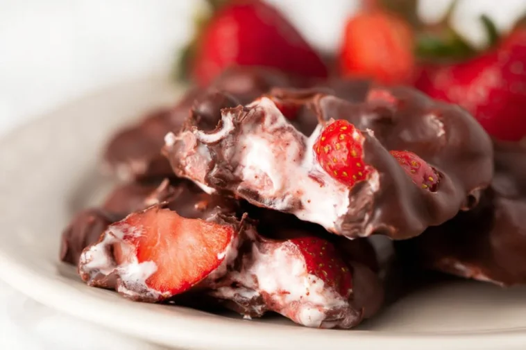 Chocolate Strawberry Yogurt Clusters - Delicious Healthy Treats