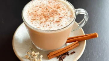 Homemade Vanilla Cinnamon Milk Tea – Cozy Beverage Delight