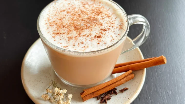 Homemade Vanilla Cinnamon Milk Tea – Cozy Beverage Delight