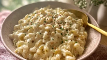 One Pot Creamy Garlic Pasta - Easy Comfort Dish