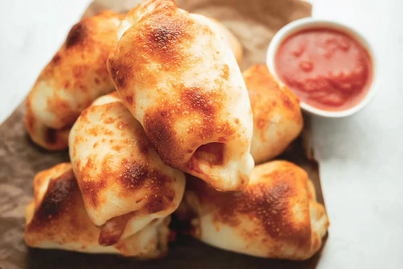 Air Fryer Pizza Rolls: A Delicious Snack You'll Love! 3 Crispy Air Fryer Pizza Rolls Ready to Serve