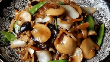 Classic Moo Goo Gai Pan - Tasty Chicken Stir-Fry