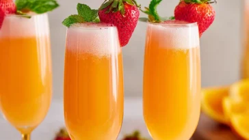 Sunrise Strawberry Mimosa: Delightful Brunch Drink