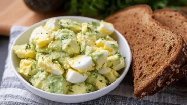 Creamy Avocado Egg Salad – Healthy Lunch Idea