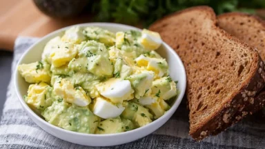 Creamy Avocado Egg Salad – Healthy Lunch Idea
