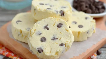 Delicious 3 Ingredient Keto Vanilla Chocolate Chip Cookies