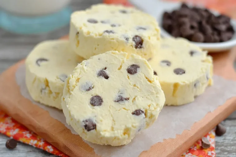 Delicious 3 Ingredient Keto Vanilla Chocolate Chip Cookies