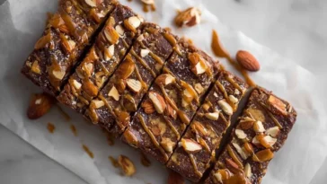 Healthy No-Bake Date and Nut Snack Bars