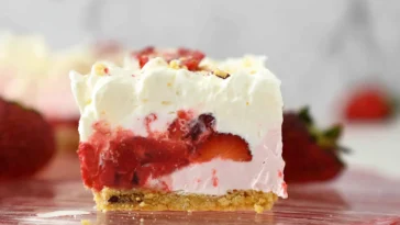 No-Bake Strawberry Delight Dessert