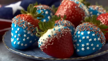 Patriotic 4th of July Chocolate Covered Strawberries Display