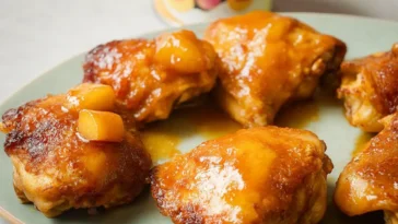 Delicious Peach Glazed Chicken with Canned Peaches