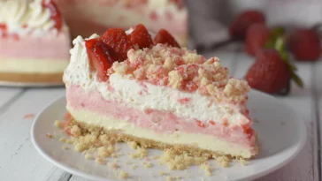 Strawberry Crunch Cheesecake Slices