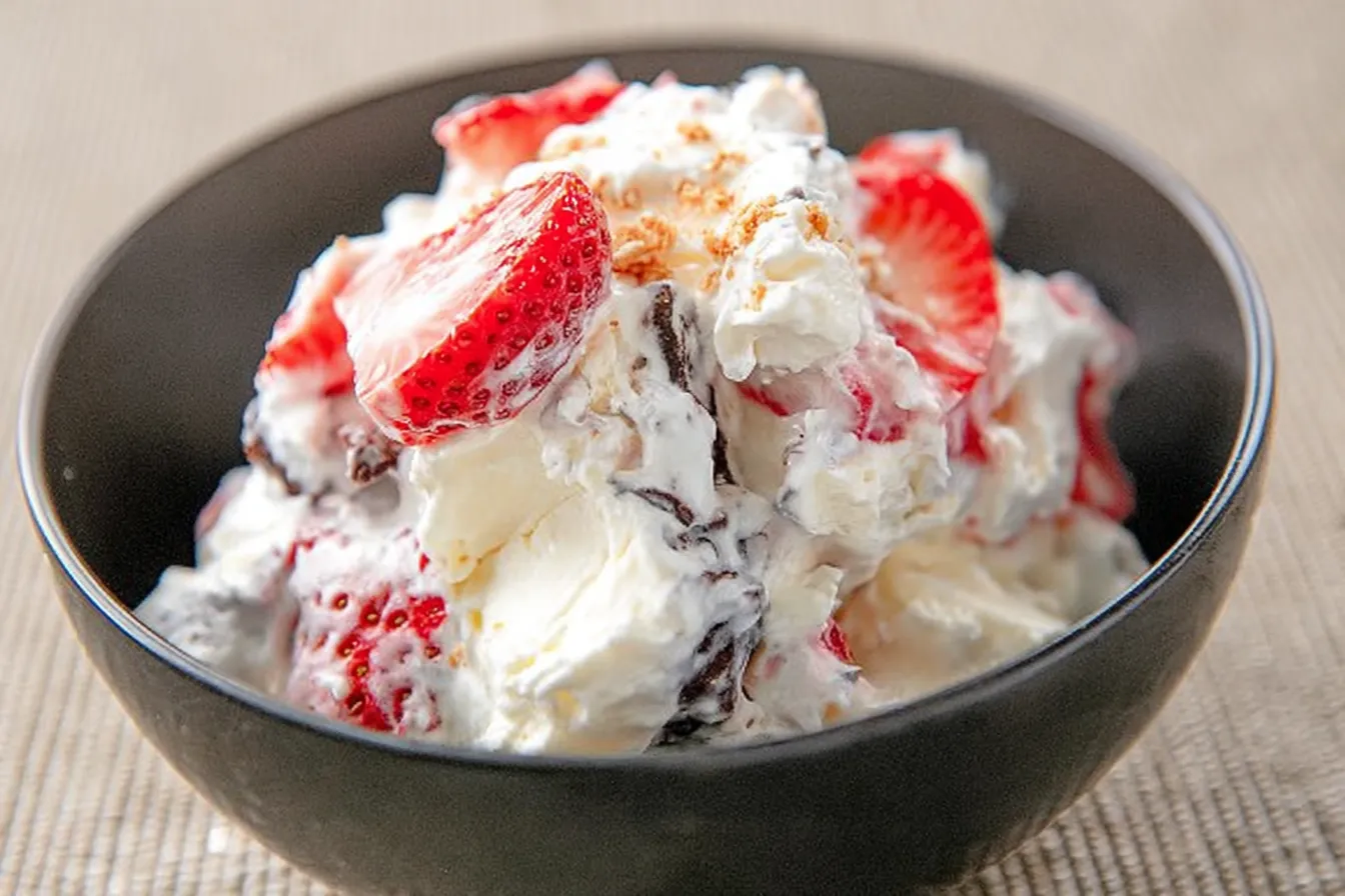 Cheesecake Salad: A Delicious Twist on a Classic Dessert 3 Cheesecake Salad - Creamy and Delicious Dessert