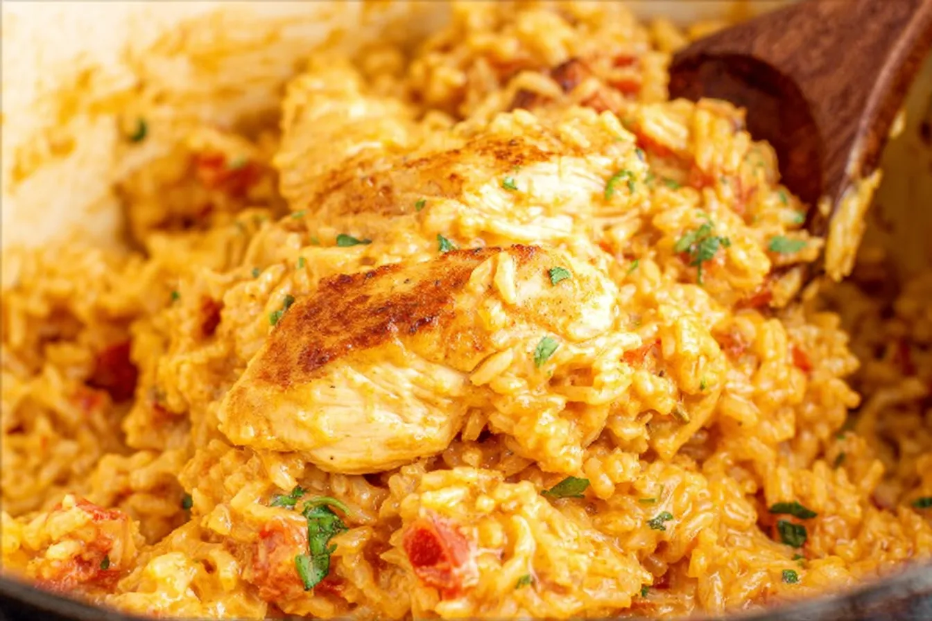 Easy One Pot Queso Chicken and Rice – Dinner Made Simple 4 Easy One Pot Queso Chicken and Rice