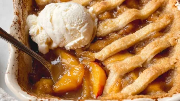 Old-Fashioned Southern Peach Cobbler: Homemade Goodness
