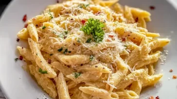 One Pot Creamy Garlic Pasta: A Bowl of Deliciousness
