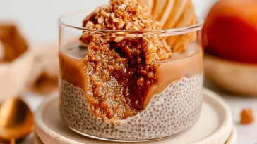 Apple Crumble Chia Pudding in a Jar