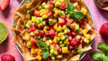 Fruit Salsa with Cinnamon Sugar Chips Close-Up