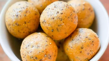 No-Bake Healthy Pumpkin Pie Energy Balls