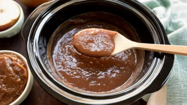 Delicious Slow Cooker Apple Butter in a Jar