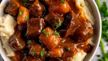 Delicious Slow Cooker Beef Tips and Gravy