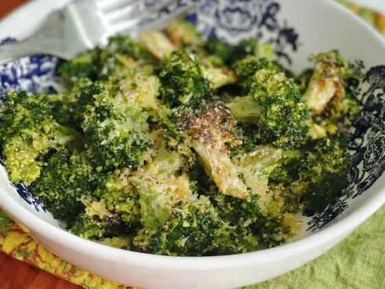 Air Fryer Garlic Parmesan Broccoli in a Bowl