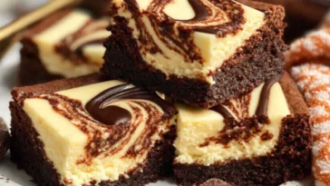 Cheesecake Brownies Slice with Creamy Topping