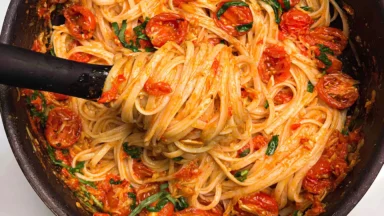 Cherry Tomato Garlic Pasta: A Colorful and Flavorful Dish