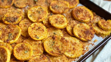 Crispy Parmesan Crusted Yellow Squash: A Flavorful Side Dish